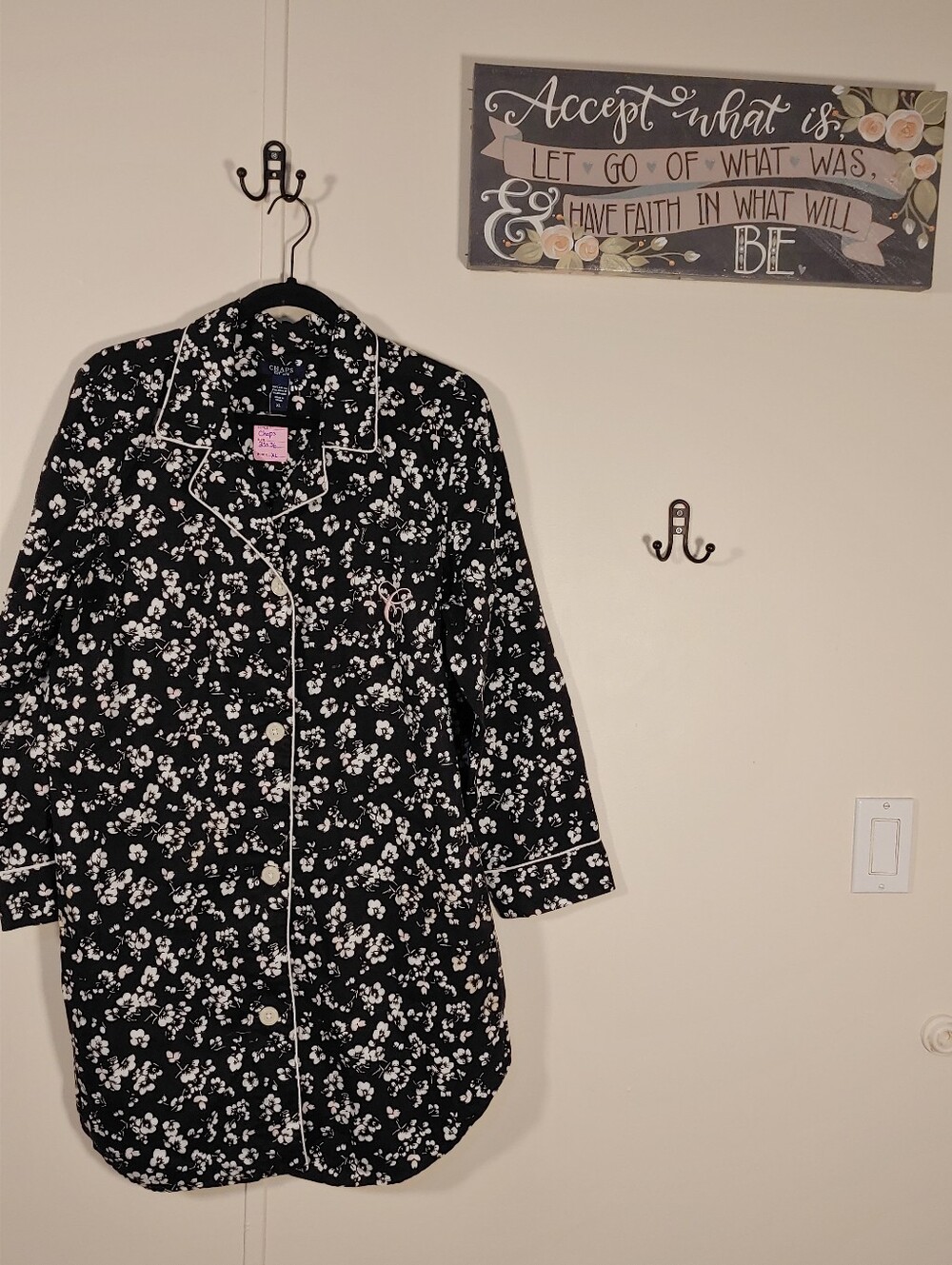 NWOT Chaps Beautiful XL Long Sleeve Black Floral With Hint Of Pink Nightshirt